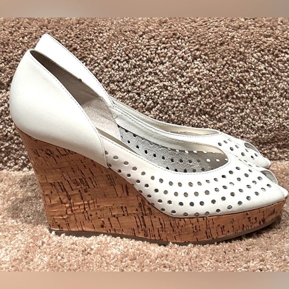 STEVE MADDEN VISIBLE WOMENS HEELS WEDGE SANDALS LEATHER WHITE SIZE 7 PEEP  TOE - Picture 2 of 11